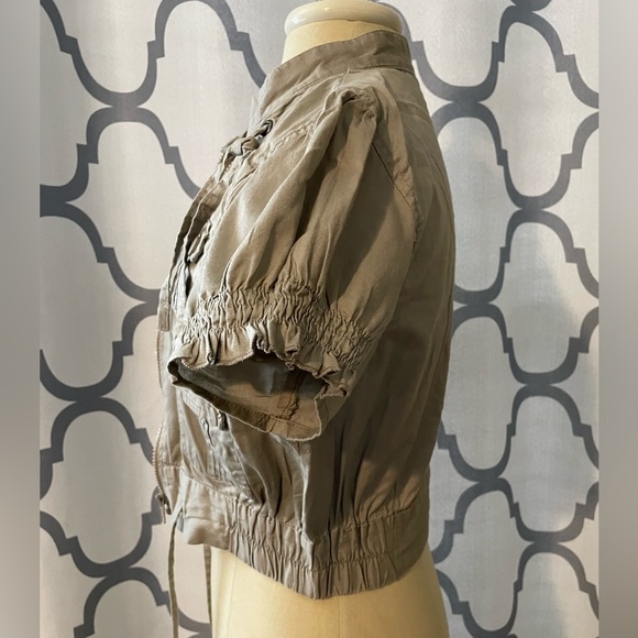 🤍Sweet little khaki utility bolero jacket🤍 - Picture 2 of 5